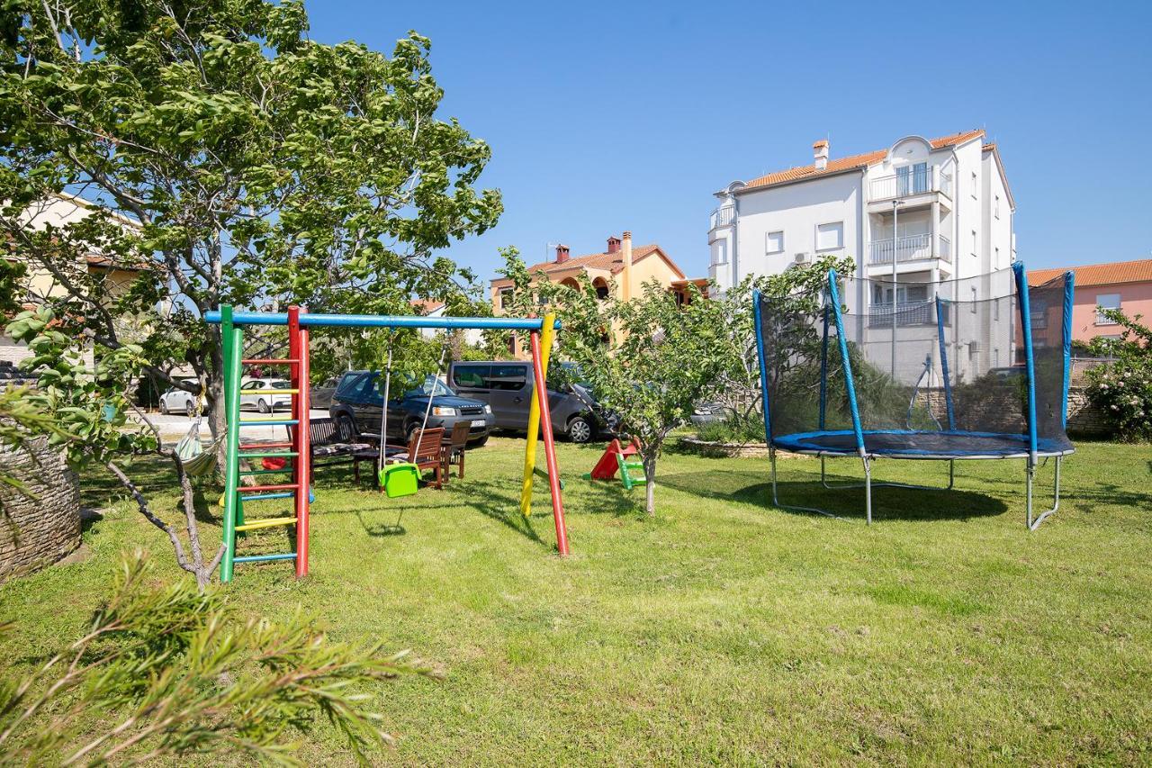 Modern Stone House With Flowers & Playground Medulin Eksteriør bilde
